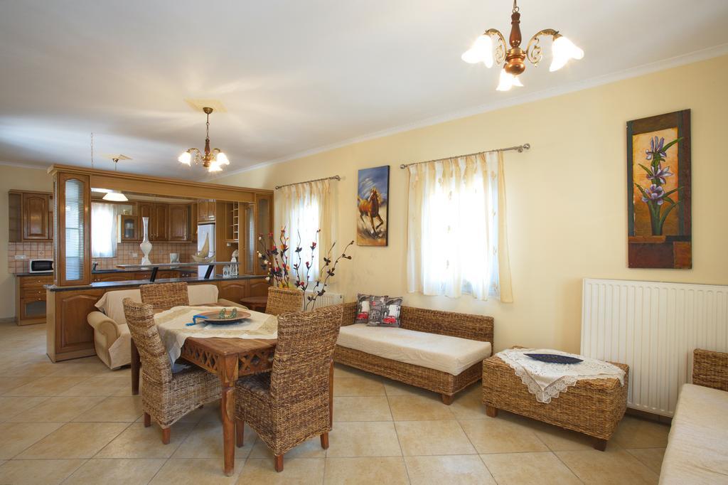 Villa Serene คามารี ภายนอก รูปภาพ